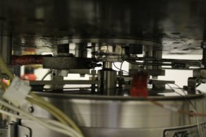 Fatigue testing machine with low angle